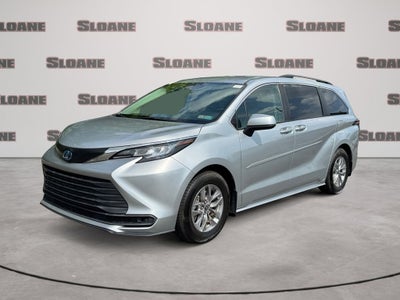 2022 Toyota Sienna LE 8 Passenger