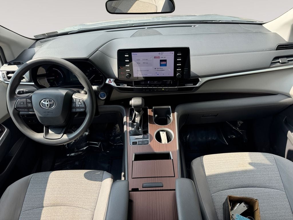 2022 Toyota Sienna LE 8 Passenger