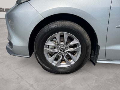 2022 Toyota Sienna LE 8 Passenger