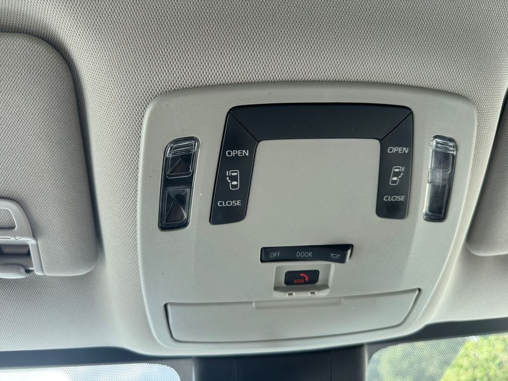2022 Toyota Sienna LE 8 Passenger