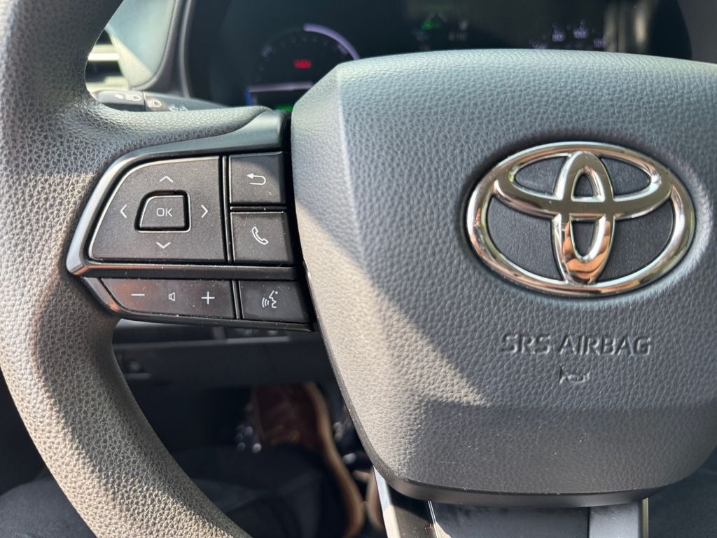 2022 Toyota Sienna LE 8 Passenger
