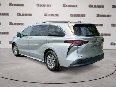 2022 Toyota Sienna LE 8 Passenger