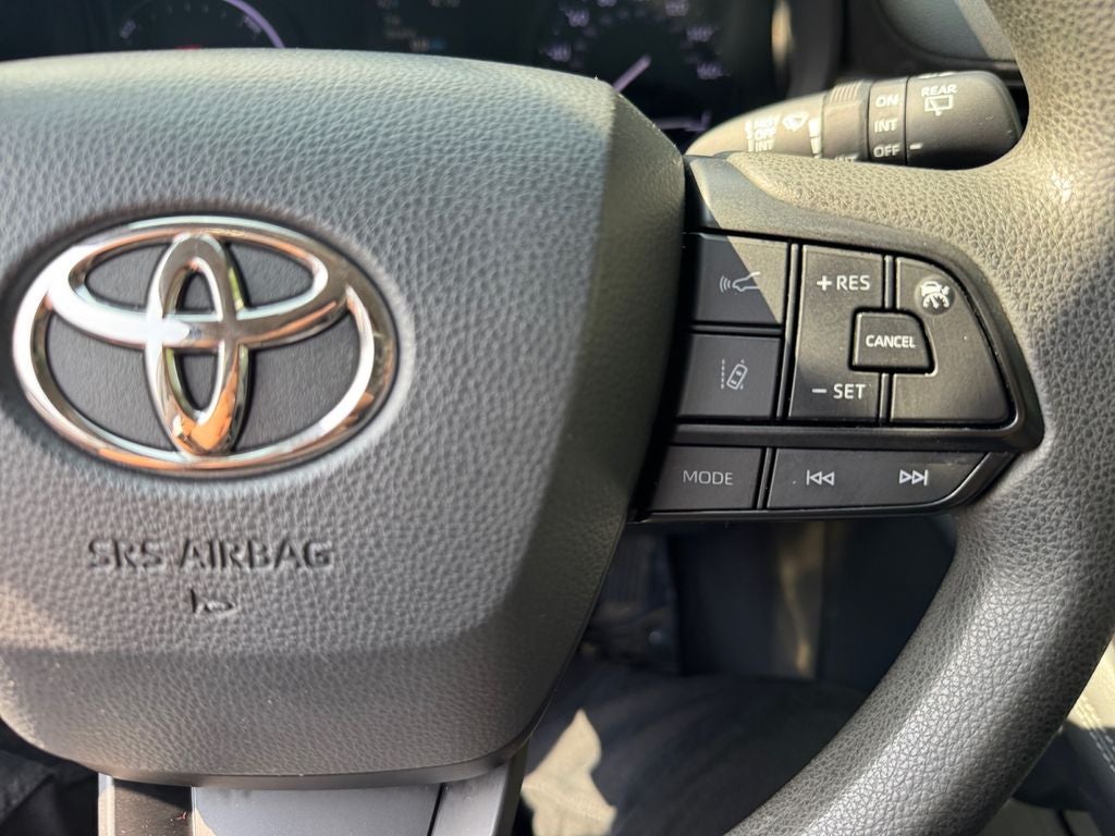 2022 Toyota Sienna LE 8 Passenger