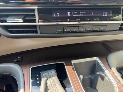 2022 Toyota Sienna LE 8 Passenger