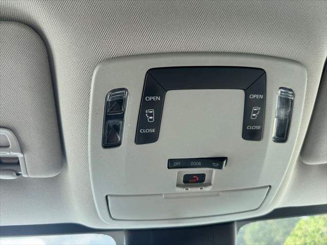 2022 Toyota Sienna LE 8 Passenger