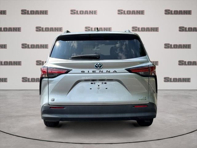 2022 Toyota Sienna LE 8 Passenger