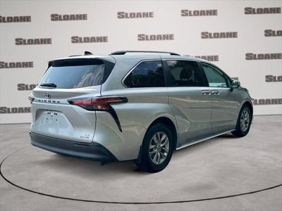 2022 Toyota Sienna LE 8 Passenger