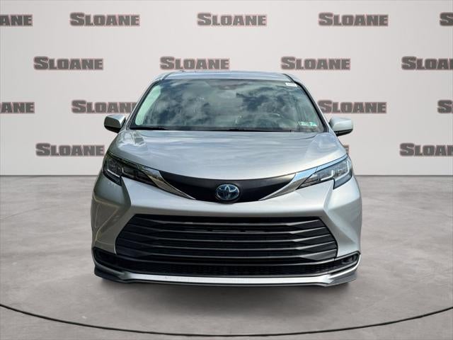2022 Toyota Sienna LE 8 Passenger