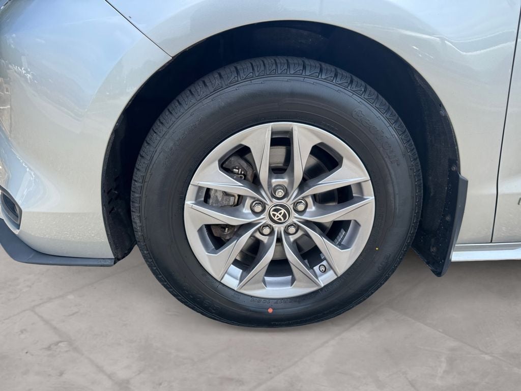 2021 Toyota Sienna LE 8 Passenger