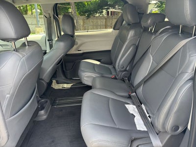 2021 Toyota Sienna LE 8 Passenger