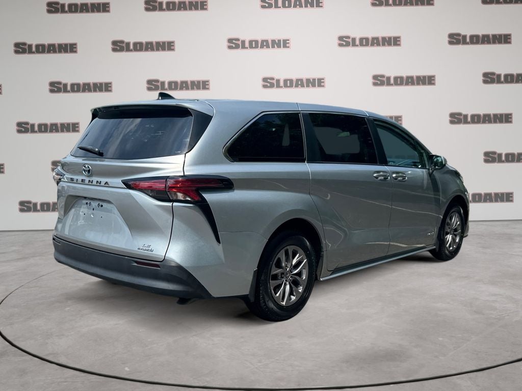 2021 Toyota Sienna LE 8 Passenger
