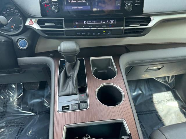 2021 Toyota Sienna LE 8 Passenger