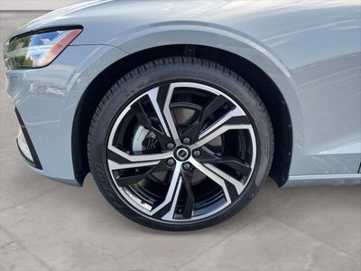 2024 Volvo S60 B5 Core Dark Theme