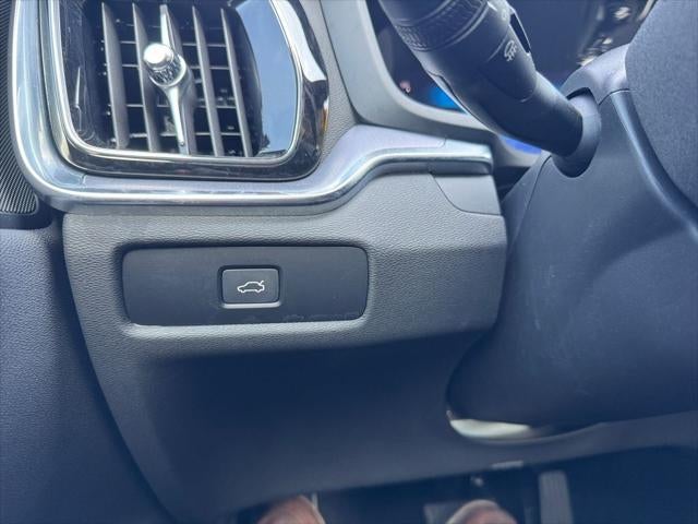 2024 Volvo S60 B5 Core Dark Theme