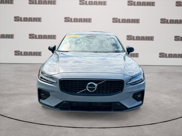 2024 Volvo S60 B5 Core Dark Theme