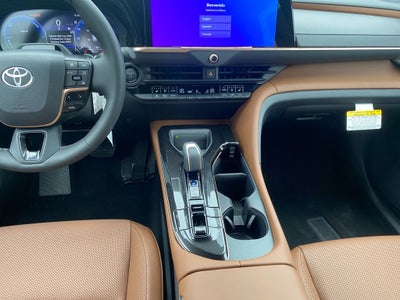 2025 Toyota CROWN SIGNIA Limited