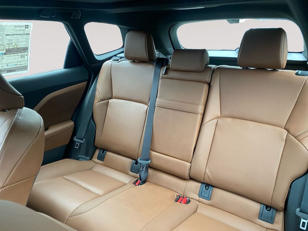 2025 Toyota CROWN SIGNIA Limited