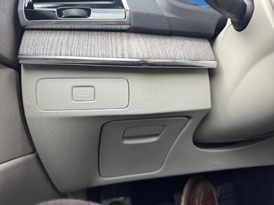 2024 Volvo XC90 B6 Plus Bright Theme 6-Seater