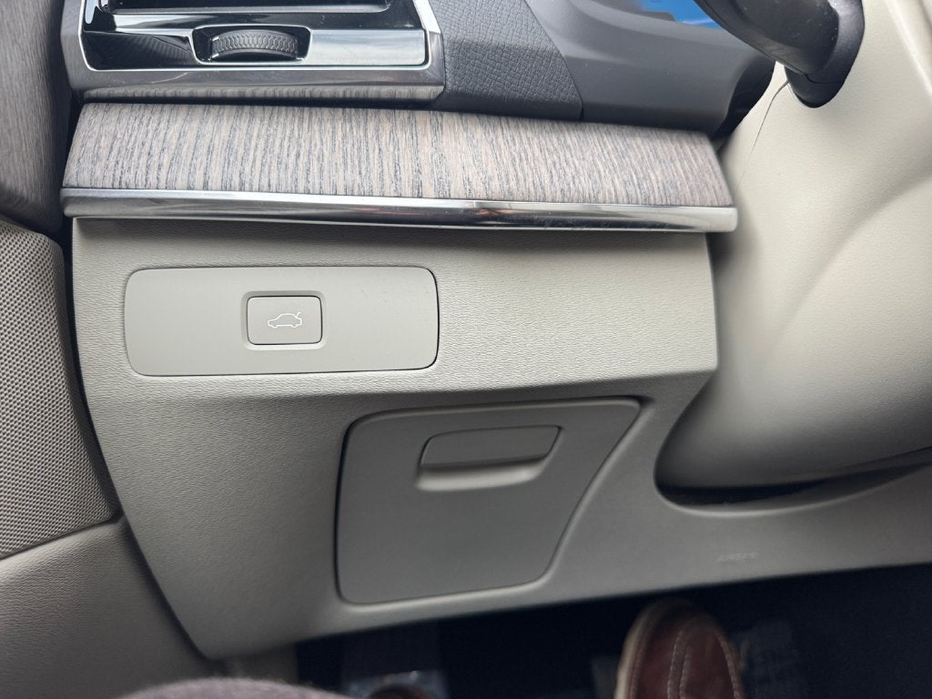 2024 Volvo XC90 B6 Plus Bright Theme 6-Seater