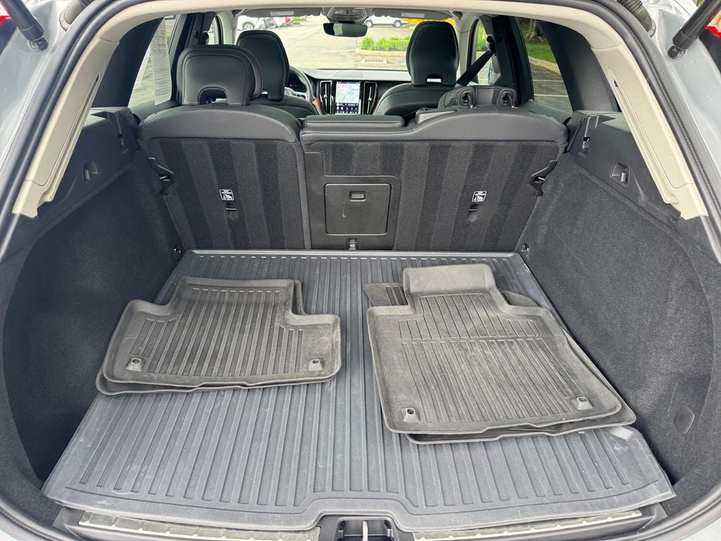 2024 Volvo XC60 B5 Plus Dark Theme