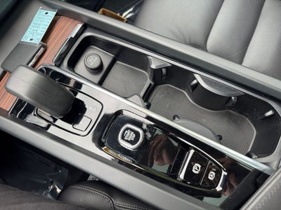 2024 Volvo XC60 B5 Plus Dark Theme