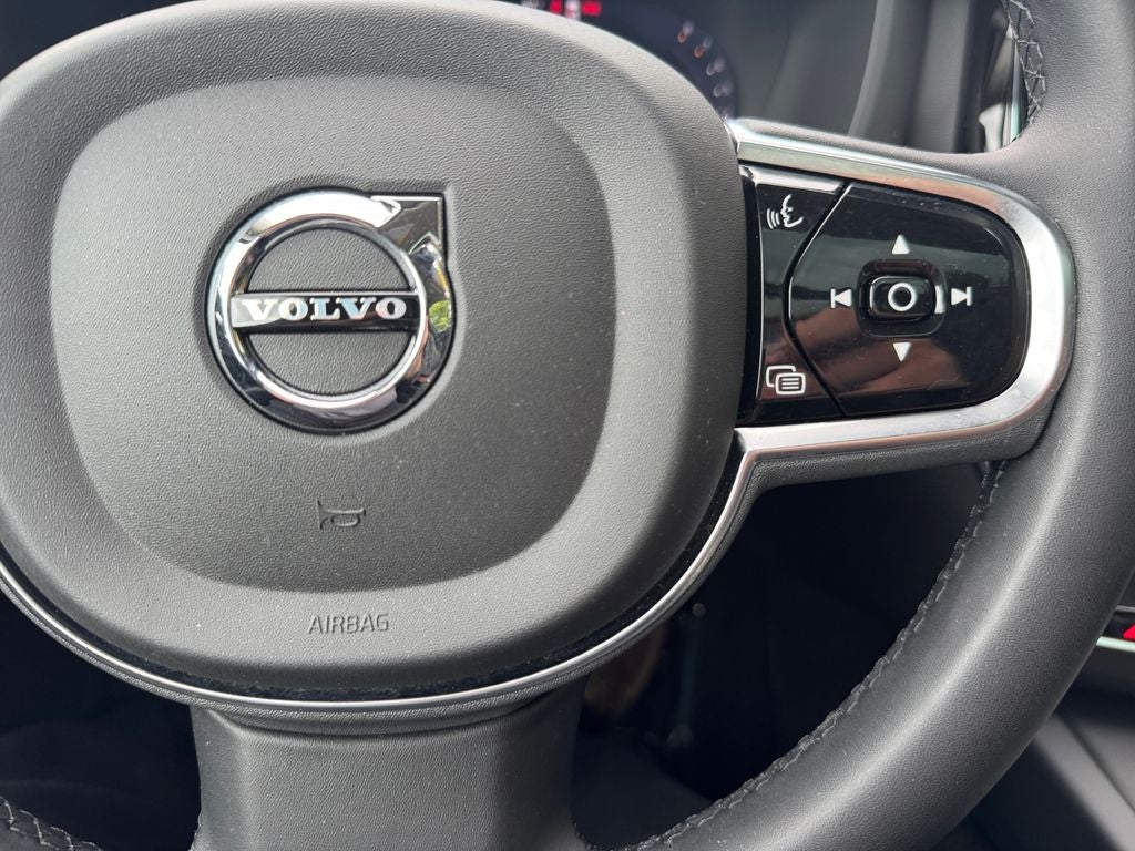 2024 Volvo XC60 B5 Plus Dark Theme