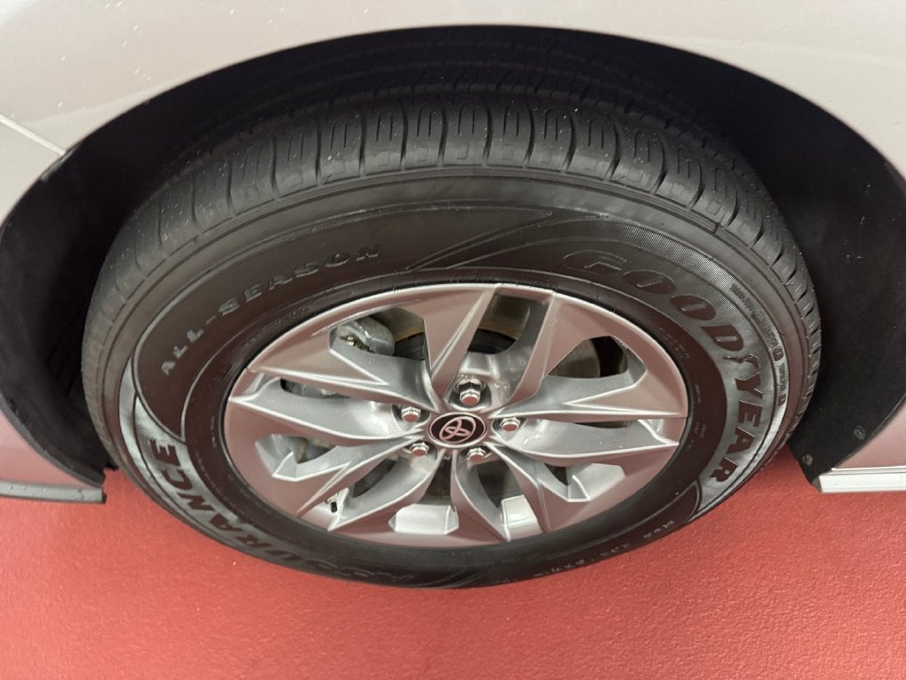 2025 Toyota Sienna XLE 8 Passenger
