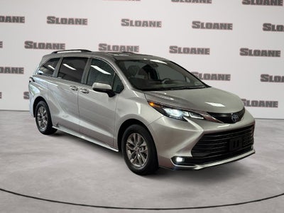 2025 Toyota Sienna XLE 8 Passenger