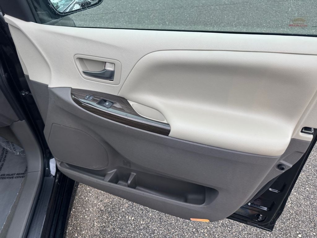 2020 Toyota Sienna XLE 8 Passenger