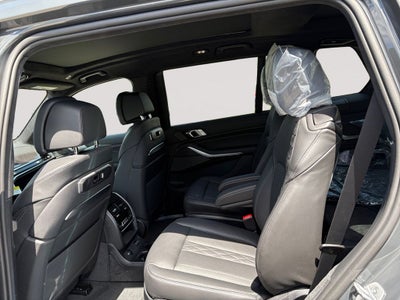 2027 BMW X7 M60i