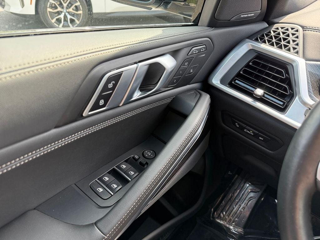 2025 BMW X6 xDrive40i