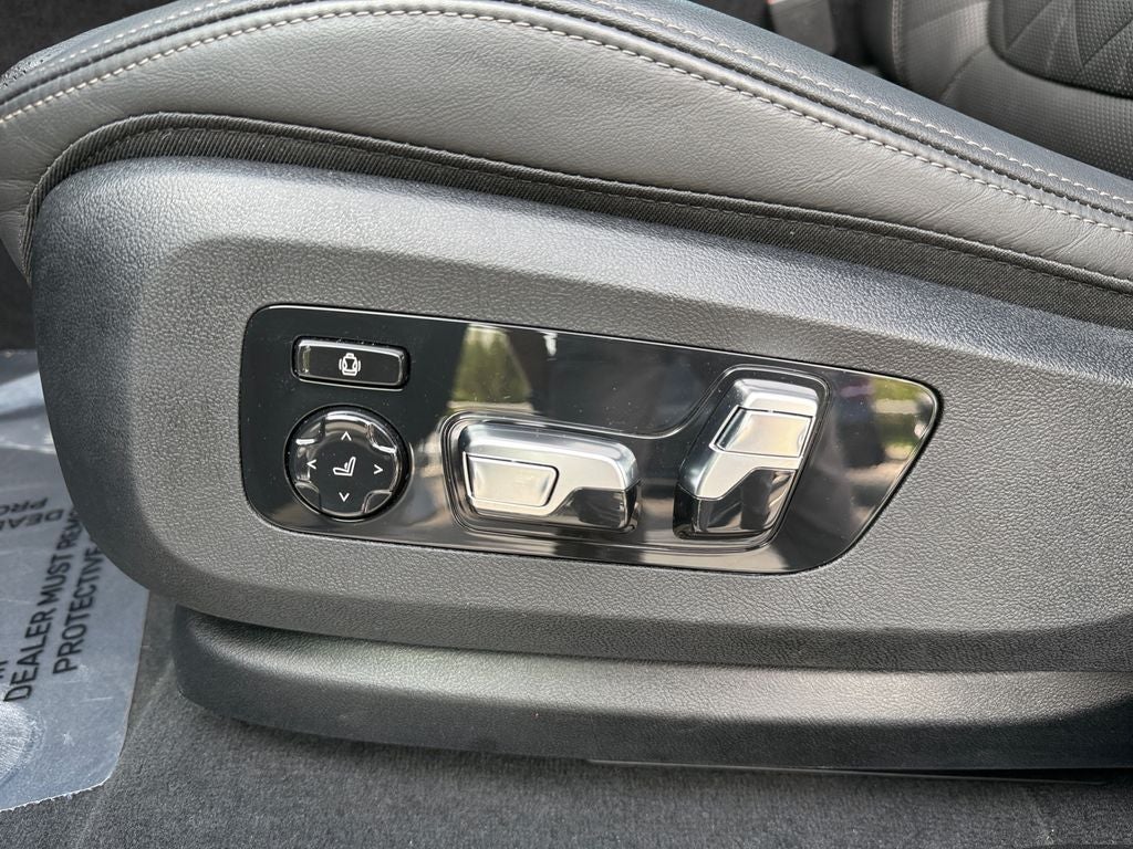 2025 BMW X6 xDrive40i