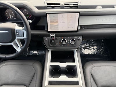 2025 Land Rover Defender 130 X-Dynamic SE