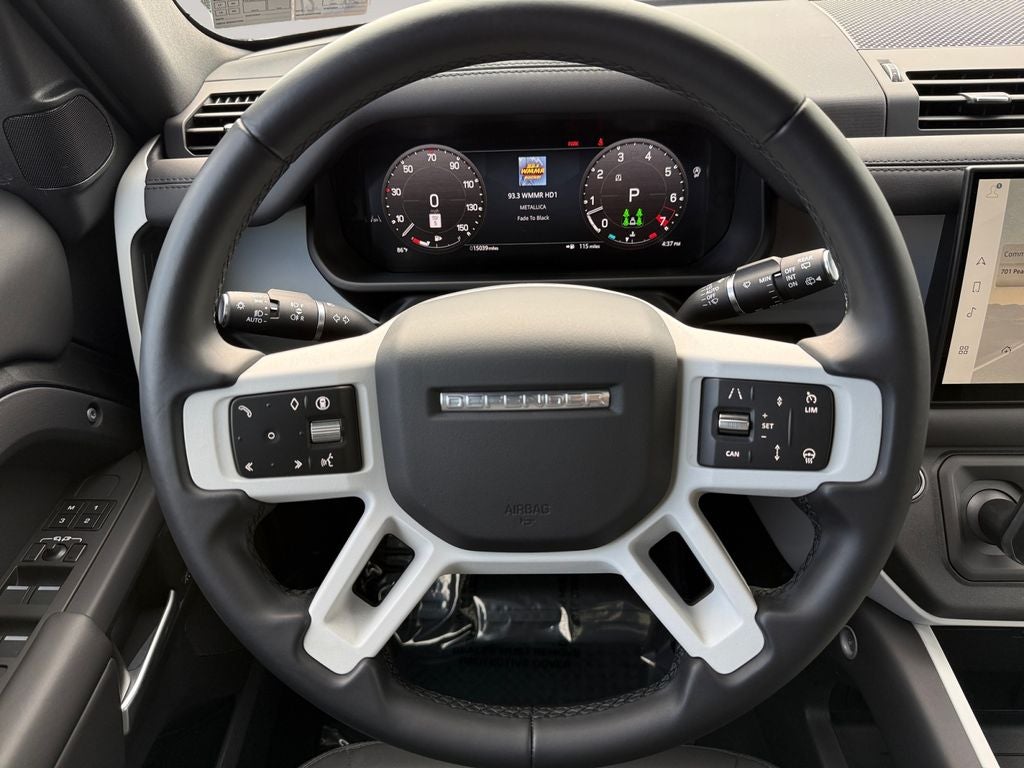2025 Land Rover Defender 130 X-Dynamic SE