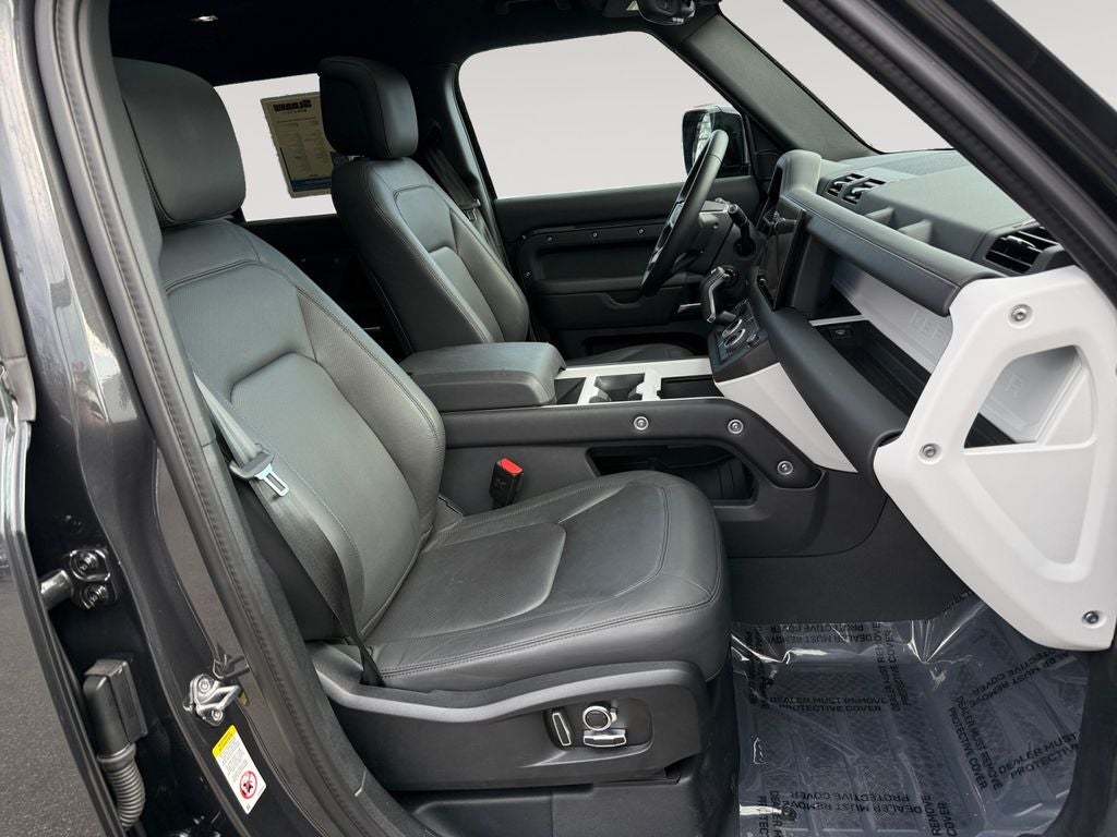 2025 Land Rover Defender 130 X-Dynamic SE