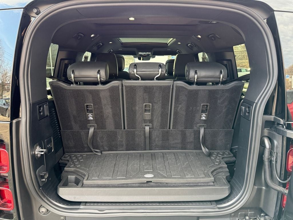 2025 Land Rover Defender 130 X-Dynamic SE