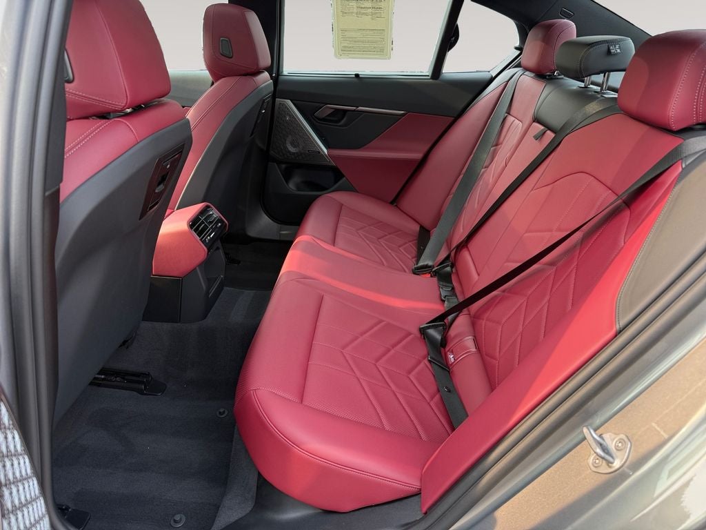 2025 BMW 5 Series 550e xDrive