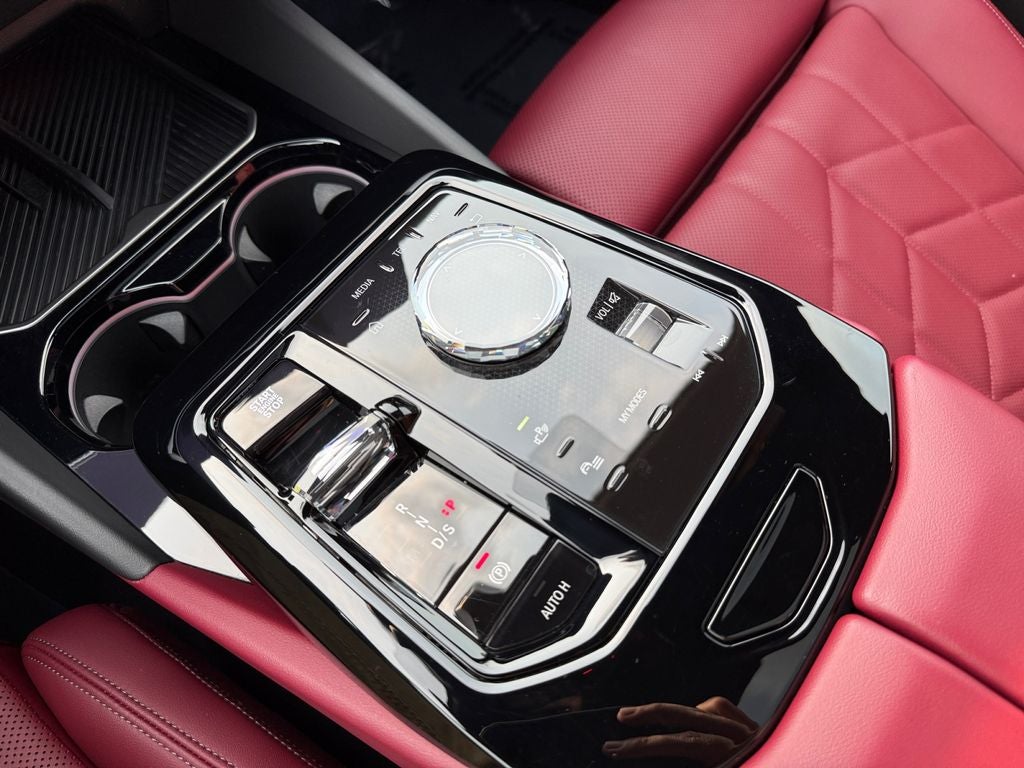 2025 BMW 5 Series 550e xDrive