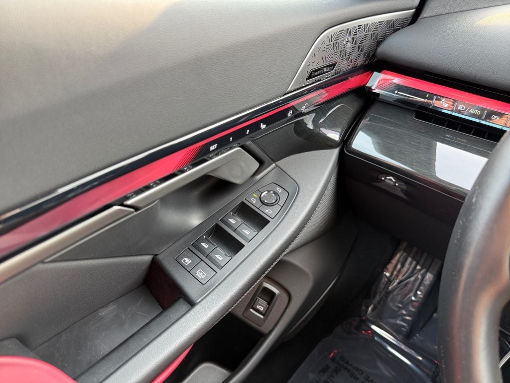 2025 BMW 5 Series 550e xDrive