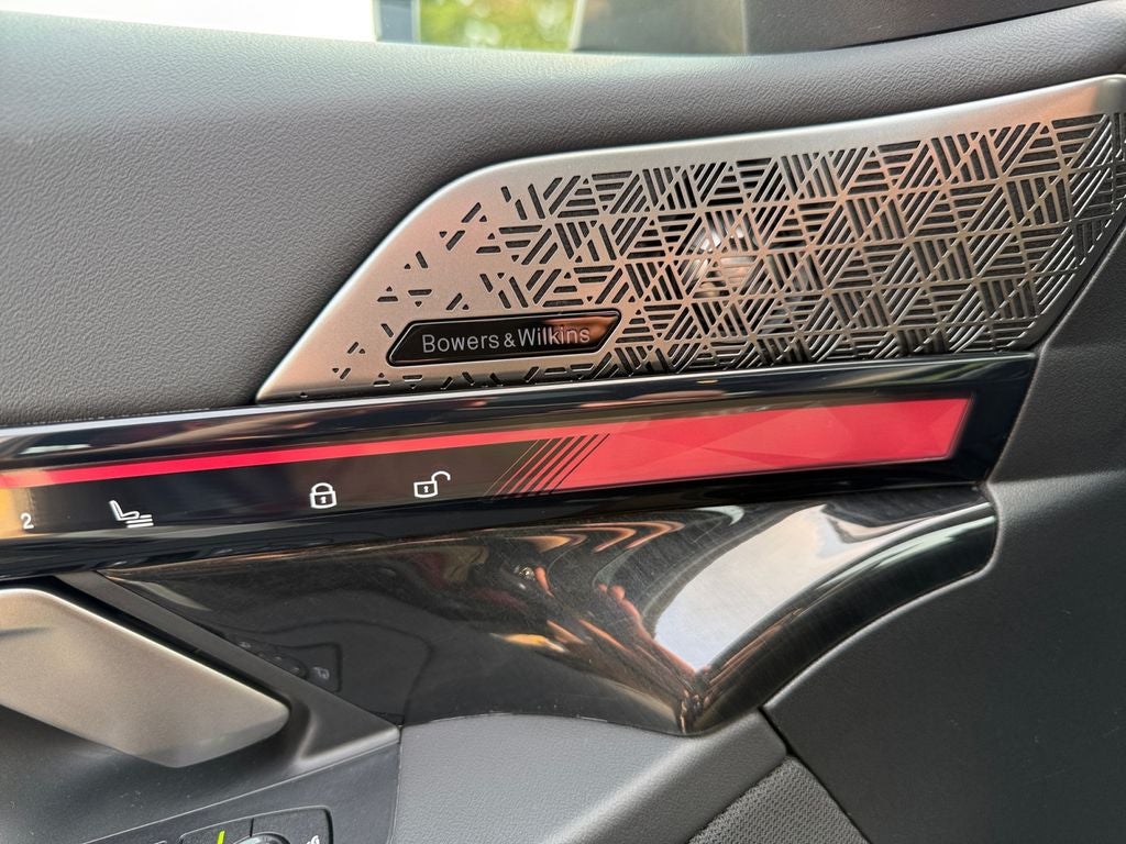 2025 BMW 5 Series 550e xDrive