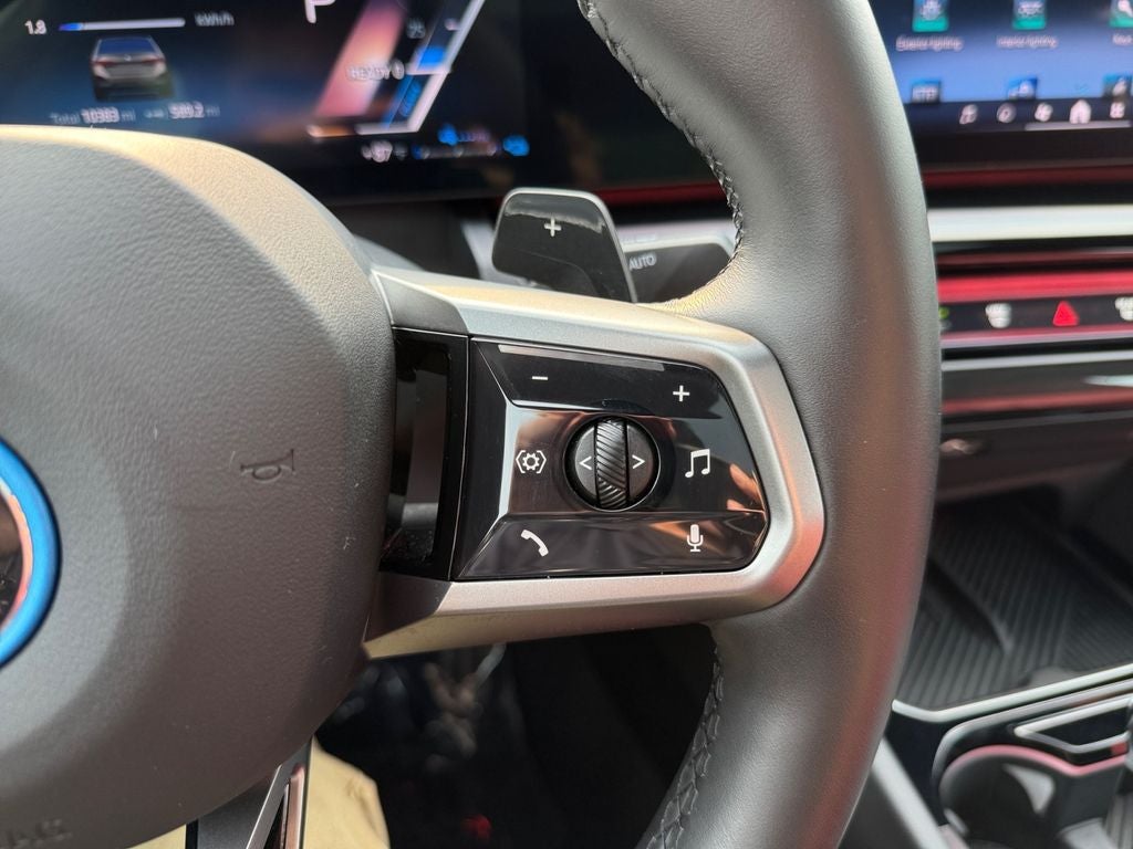 2025 BMW 5 Series 550e xDrive