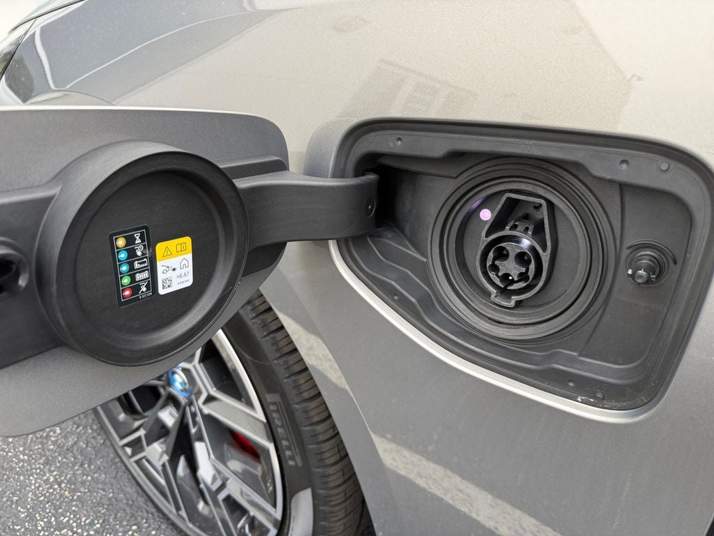 2025 BMW 5 Series 550e xDrive