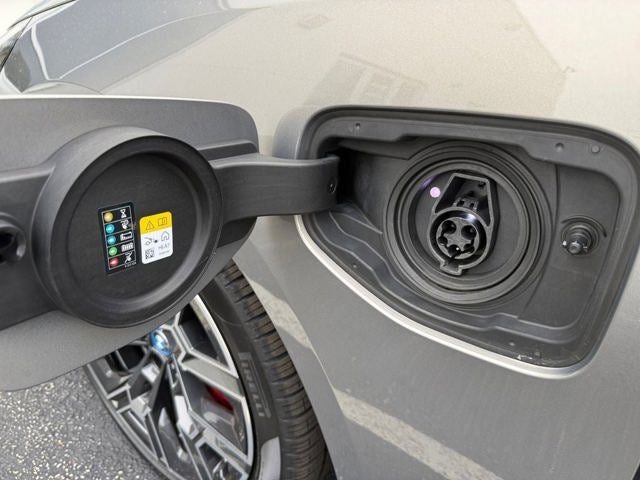 2025 BMW 5 Series 550e xDrive