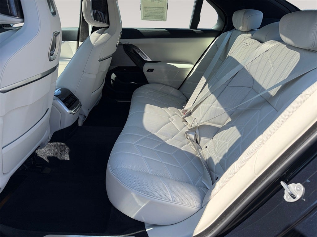 2025 BMW 7 Series 760i xDrive