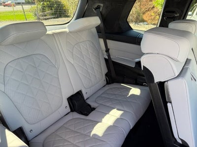 2027 BMW X7 xDrive40i
