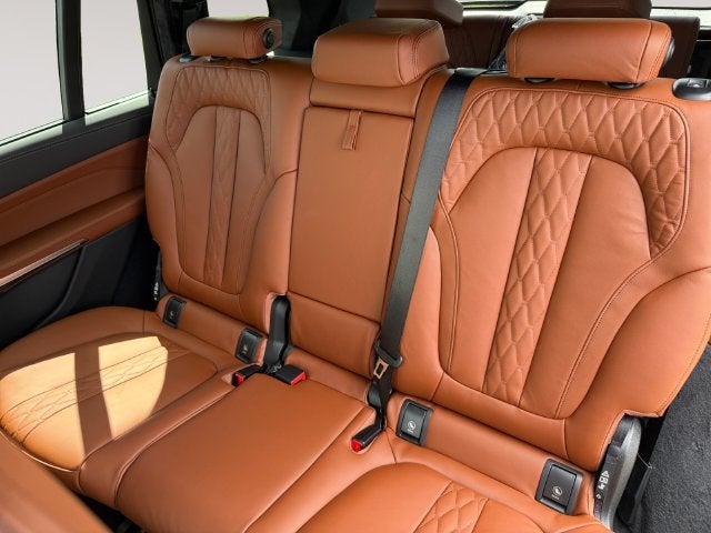 2027 BMW X7 M60i