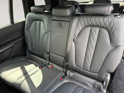 2027 BMW X7 M60i