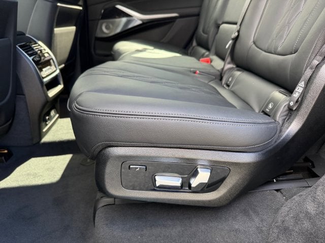 2027 BMW X7 M60i