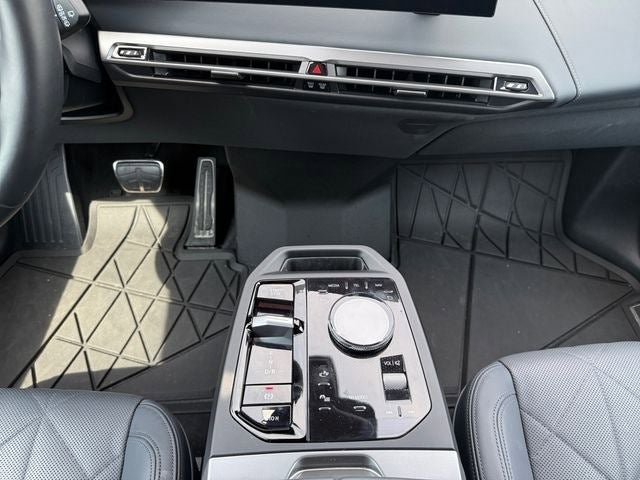 2026 BMW iX xDrive60