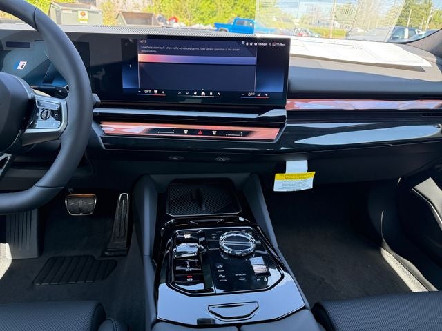 2027 BMW 550e Base